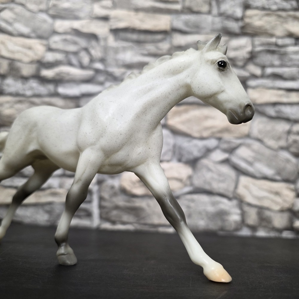 Breyer Classic Freedom Series HOTY Racing The Wind Thoroughbred Mare Grey